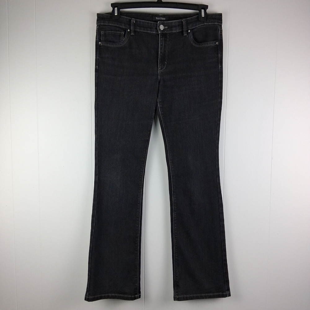 White house black market Blanc jeans  12 R Bootleg black Wash